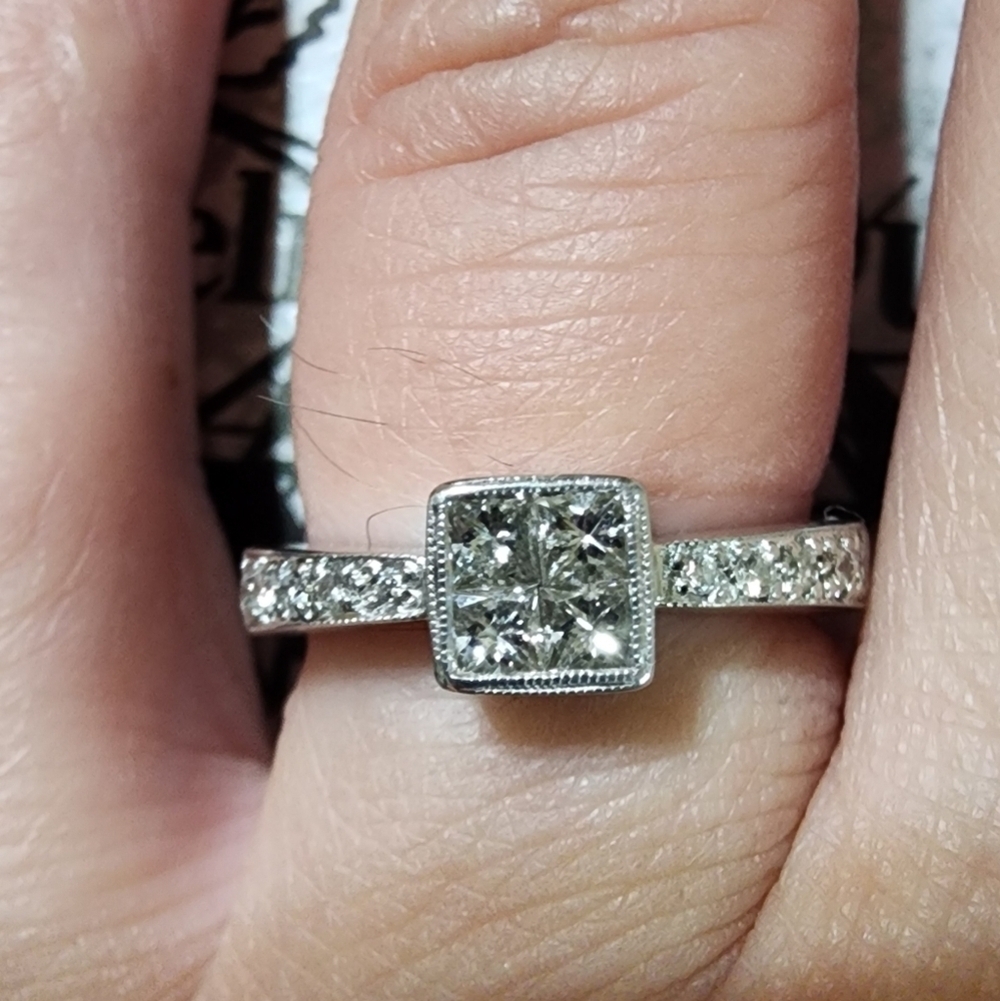 Princess cut Dimond engagement ring